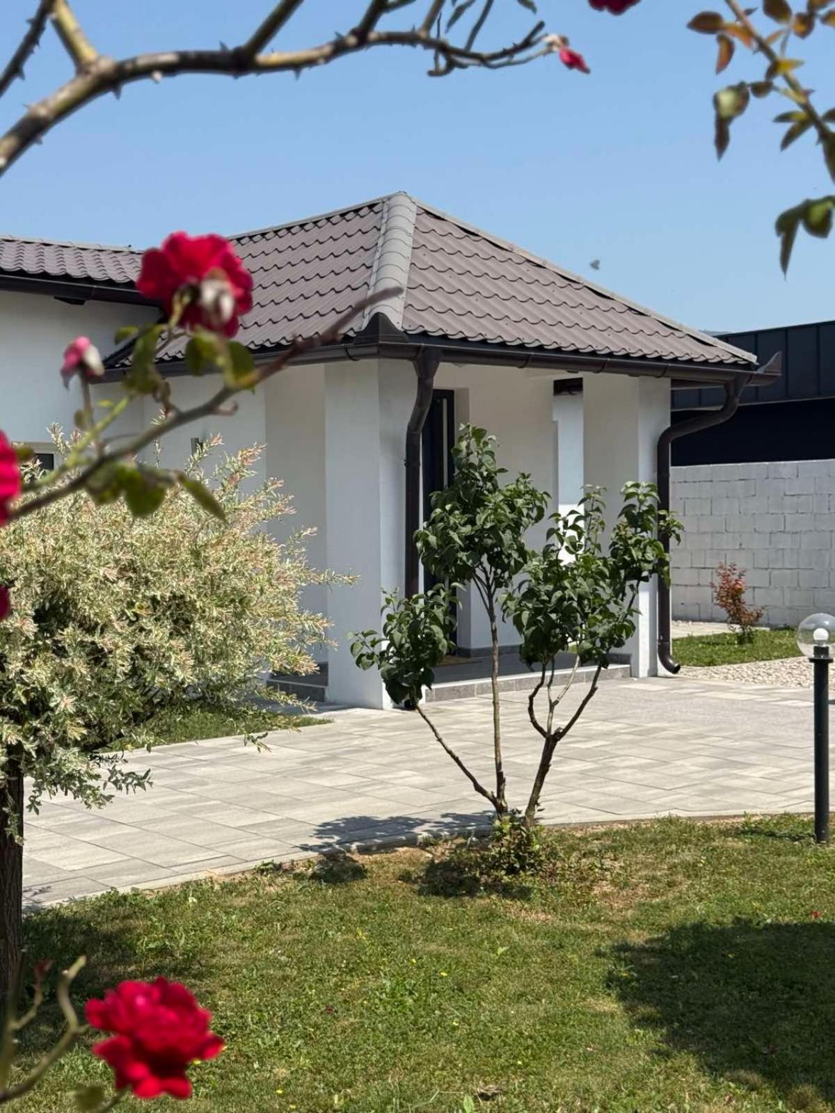 Villa Family Estate Hadzalova Avlija Bihać Exterior foto